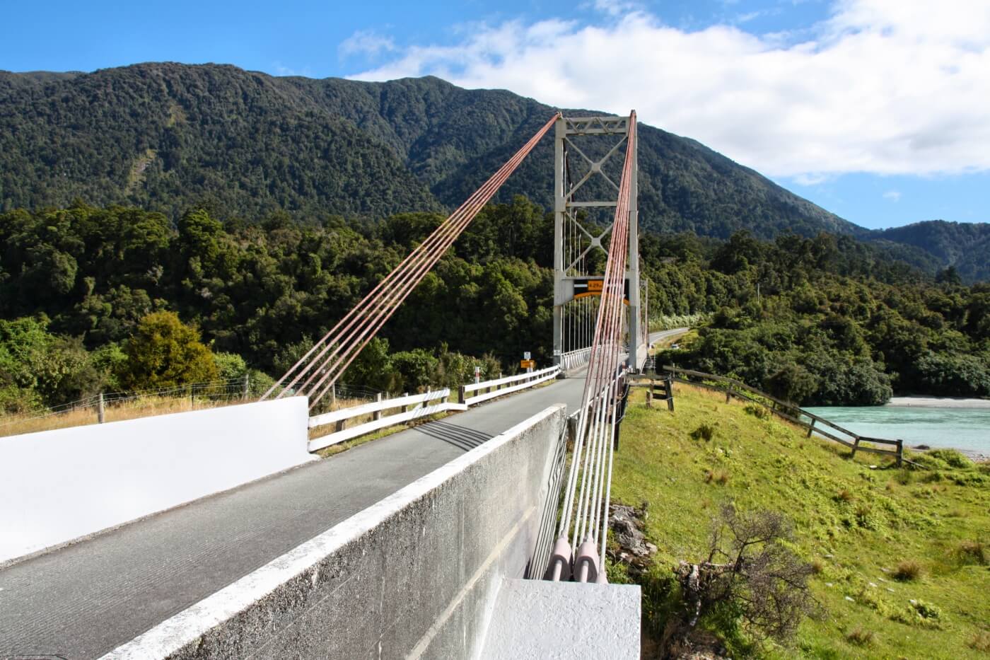Pont &agrave; une seule voie sur une route n&eacute;o-z&eacute;landaise